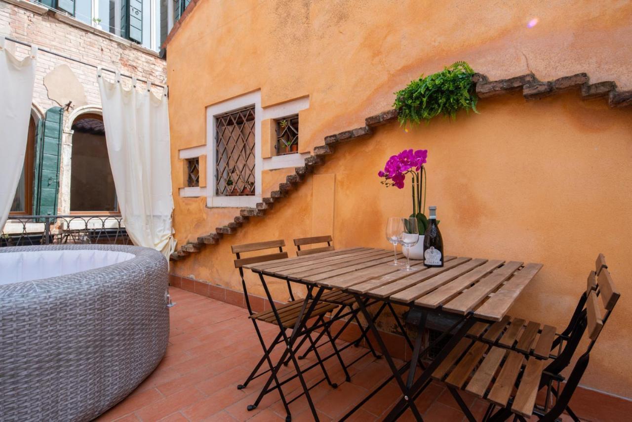 Suite Rava - San Marco With Pool Venecia Exterior foto